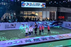 绝杀出线！孩子们尽情享受胜利的喜悦图片