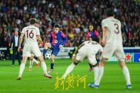 拉菲尼亚上演帽子戏法，巴塞罗那4比1大胜拜仁慕尼黑图片