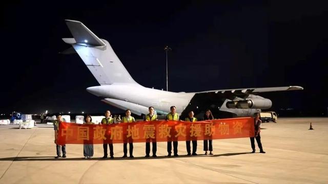 中国空军派出两架运-20飞往阿富汗