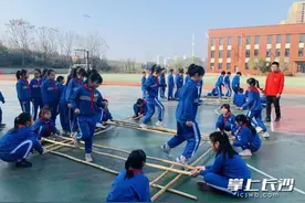 校长说｜砂子塘嘉和小学：竹竿舞滚铁环抖空竹，校园体育也能玩出传统味图片