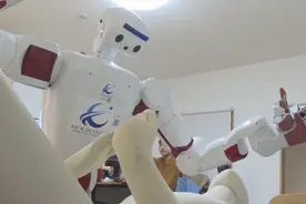 日本教授研发机器人解决养老难题图片