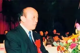重庆首任市长：胡锦涛告诉我消息后，我没向任何人讲，连老婆也没告诉丨周末阅读图片
