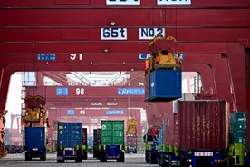 一舱难求！关税下调后外贸出口需求激增，多家海运公司涨价图片