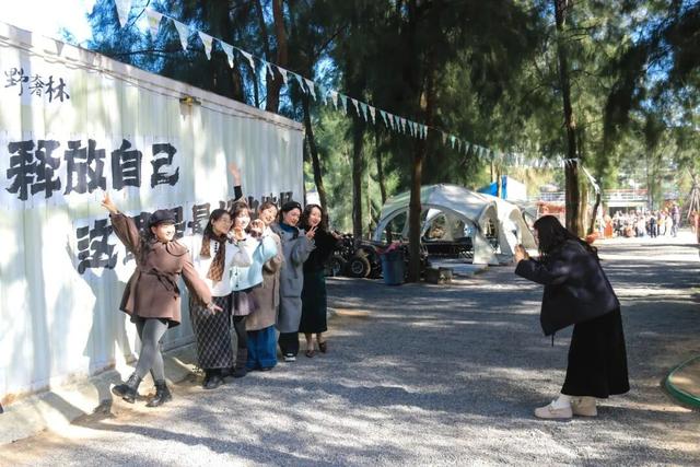 初冬适合相聚！就到照澜村去