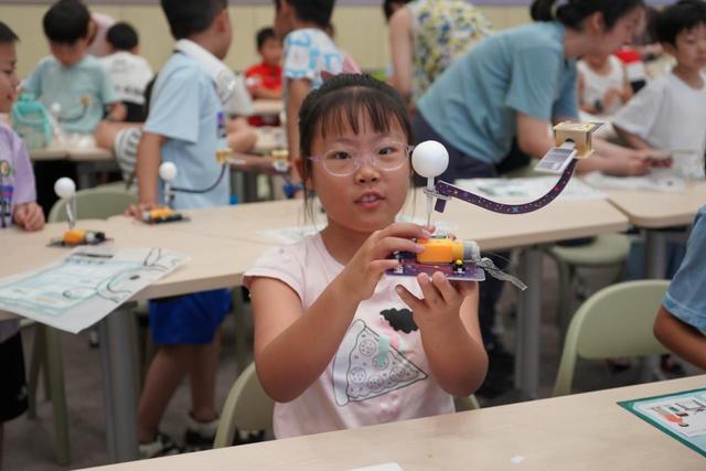 “我是太空探险家！”在湖北省图探秘航天、遨游智海