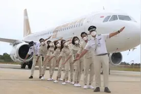 投票｜一航司允许乘务员全程着平底鞋，你怎么看？｜热财经图片