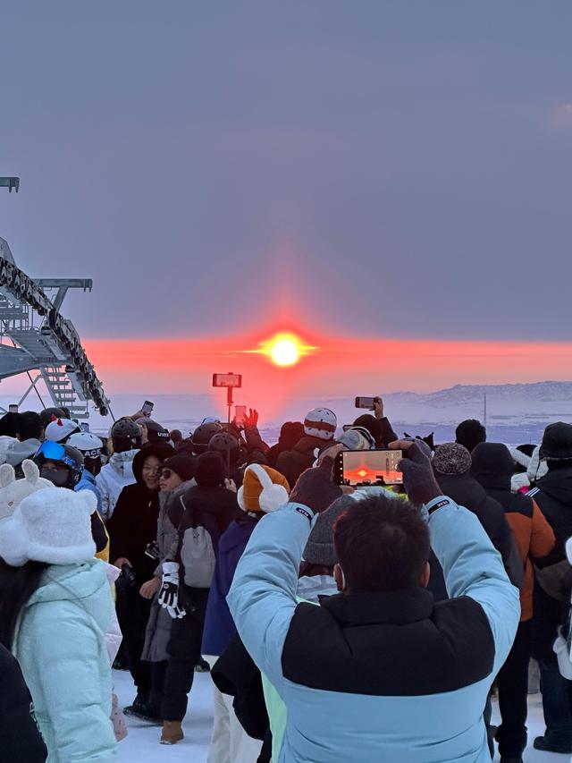 大湾区游客爱上冰雪旅游 粤港澳大湾区企业30亿元投资阿勒泰文旅