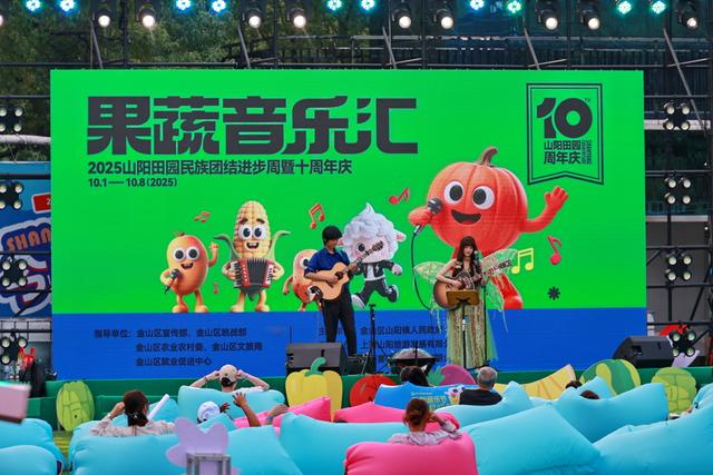 长假首日市郊亲子游火爆