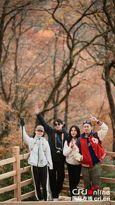 台湾自媒体人点赞四川光雾山绝美秋色（两岸关系）