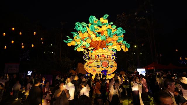 春节到广东过“暑”假｜新春顶流，沉浸赏灯！广州新春灯会打卡攻略请收好
