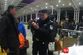 高铁上吸烟，一天两起！图片