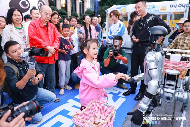近50万人次打卡这条街！成都数字文创“引燃”国庆中秋长假