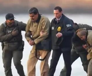 委内瑞拉总统马杜罗跪着爬进囚车，妻子右眼旁有淤青	，额头等身体部位有伤，或遭“严重伤害”