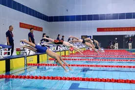 海南省青少年游泳锦标赛开赛首日 儋州队祝梓涵破女子100米仰泳纪录（配图）图片