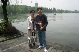 哥哥的酒杯中藏着爱的秘密图片