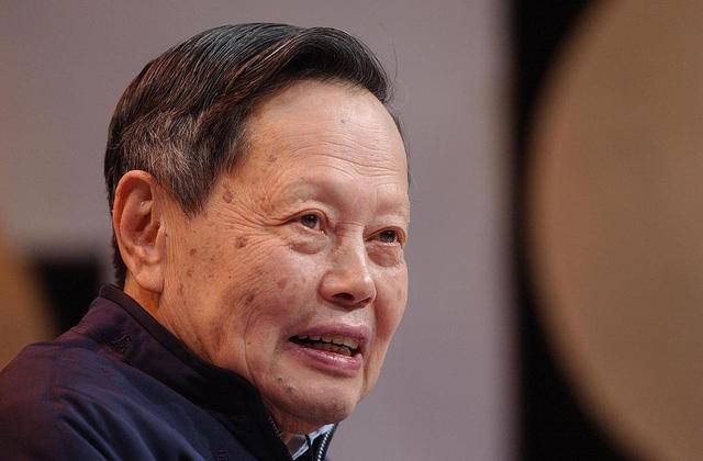施郁忆杨振宁：他是“保守的革命者”