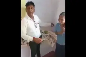 印度醉酒教师强行剪掉女学生辫子 事后被停职图片