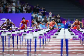 自责、道歉、哽咽……两位中国小将背负太多！中国短跨的亚洲统治时代终结了？图片