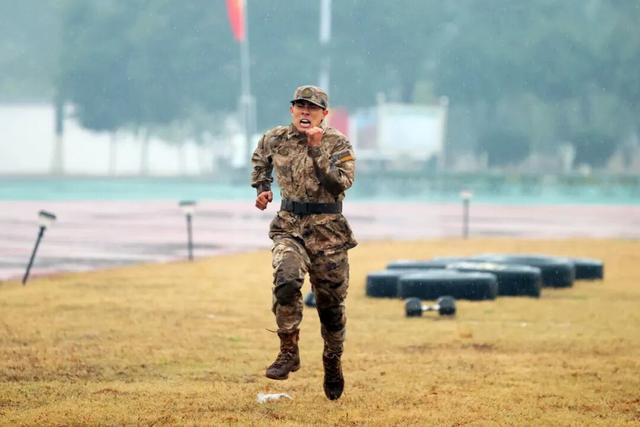 火箭军：两战士军事训练成绩不合格，评优评先资格被否决