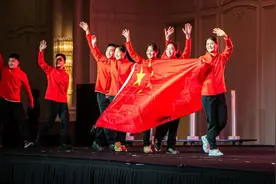 湖北跳伞队勇夺世界冠军！图片