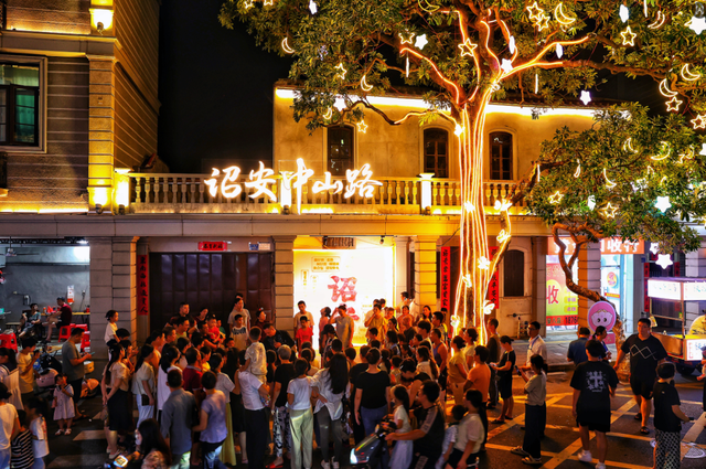 诏安双节文化活动精彩纷呈，中山路焕发时尚新魅力