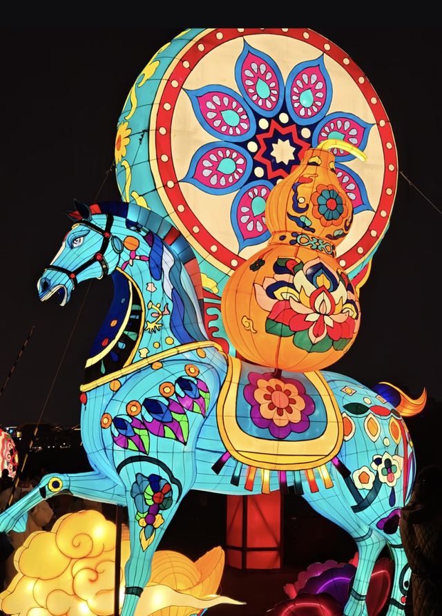 长安灯会的马多成“马”了！双园千灯万马，解锁马年最潮打开方式