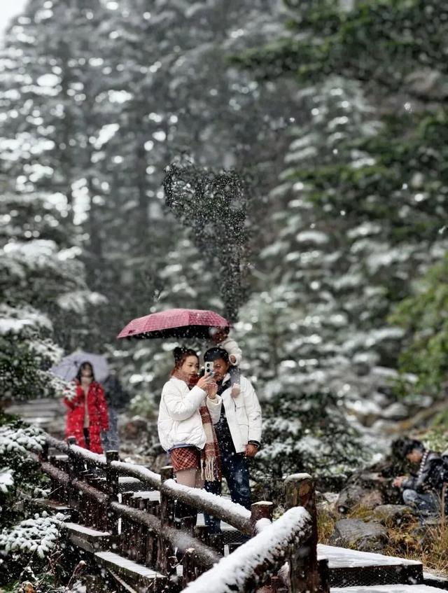 凉山冬日私藏路线，一天解锁“冰与暖”的双倍治愈