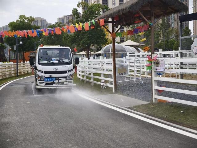 东西湖区梧桐雨公园400公顷美景的保洁密码