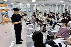 “微胖穿版模特”高薪背后有何陷阱？求职反诈“实战”广东高校开讲图片