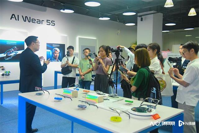 网络大V走访龙岗眼镜：科技赋能开启“视”界革新新时代