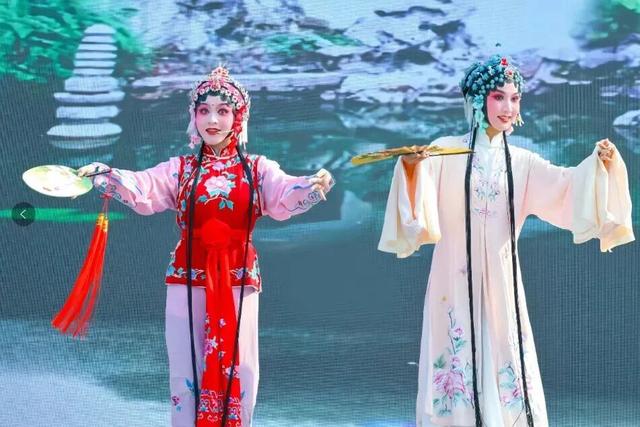 我们周末见！“上”乘风景，“饶”有风情，“南”得一见，“京”彩无限