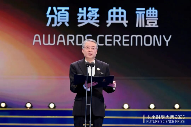 三位江苏人登上未来科学大奖领奖台，他们共同揭开鸟类起源的秘密