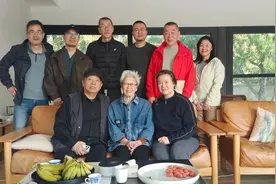 艺术笔触下的高黎贡山：大树杜鹃写生活动的多维价值绽放图片
