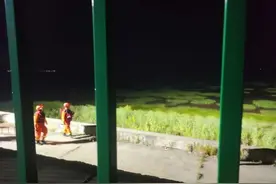 小伙江边抓鱼被卷走，上岸时已横渡钱塘江：再也不敢了图片