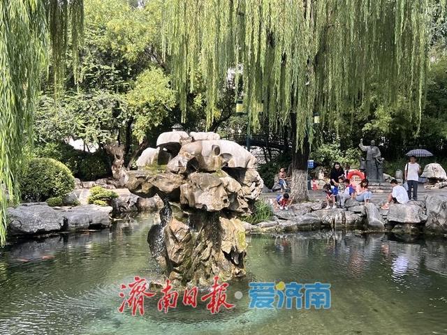 一年四季 泉在济南丨降雨过后月牙泉喷涌欢畅 再现“月牙飞瀑”美景