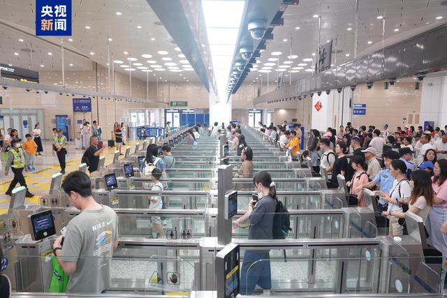 研学、“跨境游”火热 横琴口岸暑期客车流创历史新高