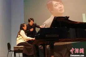 钢琴家郎朗武汉“开课” 促鄂港文化艺术交流图片