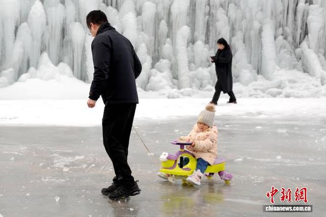 秦岭腹地冰雕雪景美不胜收