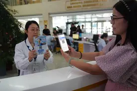 为家人刷医保免带卡！山东医保亲情账户升级，免材料上传即可绑定图片