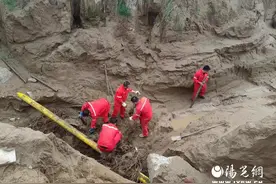 长庆油田采油六厂干部员工保安全坚守防汛抗洪第一线图片
