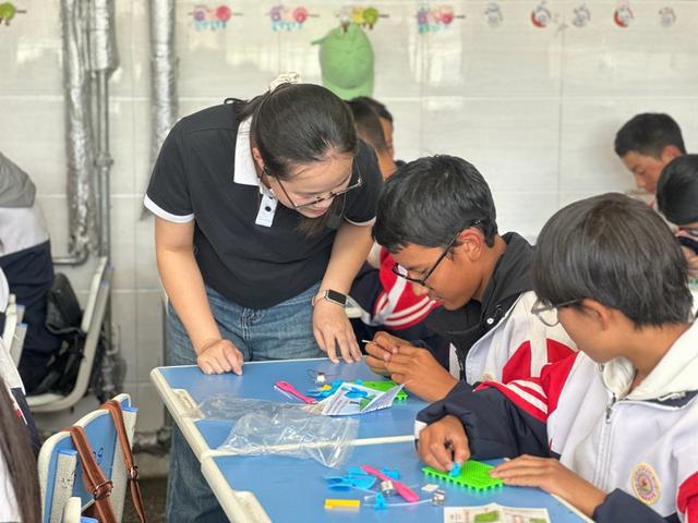 全国科技馆联合行动在拉萨举办“牵手行动派”进校进寺科普活动