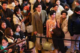王家卫《花样年华》导演特别版将公映，胡歌、马伊琍、唐嫣、辛芷蕾提前观影图片
