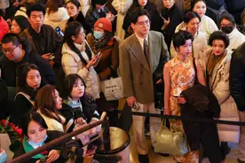 王家卫《花样年华》导演特别版将公映，胡歌、马伊琍、唐嫣、辛芷蕾提前观影图片