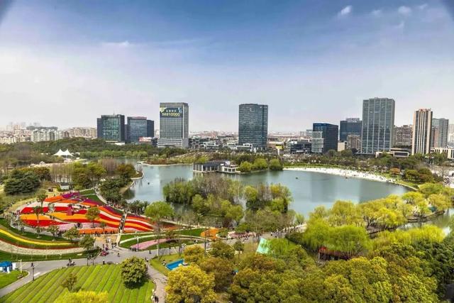 2025IDC中国CIO峰会暨数字化转型年度颁奖典礼在大宁功能区举办