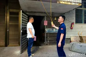 涟源消防深入住宅小区开展电动自行车专项检查图片