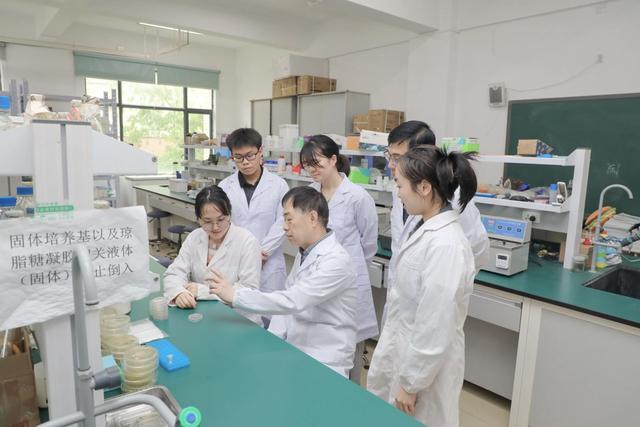 贵州师范大学：论文写进黔山秀水 科研服务地方急需