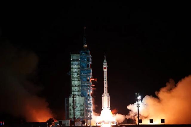 最年轻航天员、最快速对接、最浪漫神箭穿月……这次神舟发射有哪些“之最”？