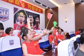 杨浦运动员连夺三枚奥运金牌，家乡人集中观看加油助威图片
