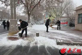 沾化区富国街道开展清雪除冰行动图片