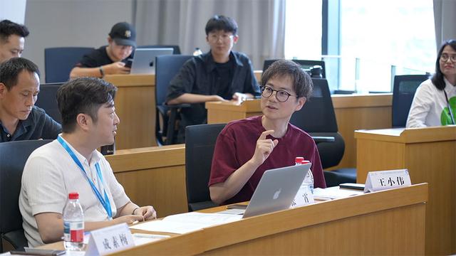 对话哲学教授王小伟：当AI过于强大，人会失去什么？